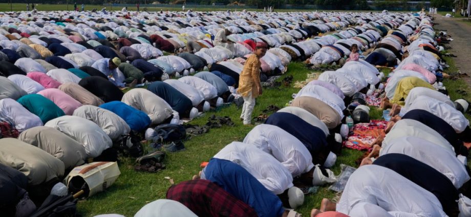 indians-celebrate-eid-al-adha-amid-prayer-restrictions