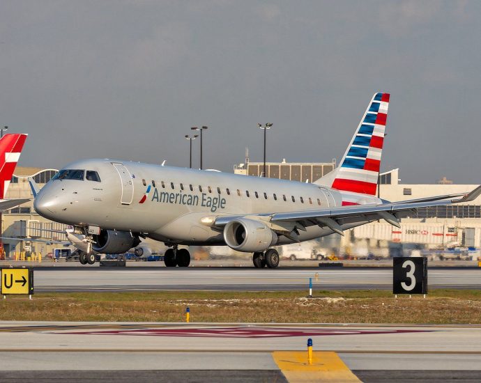 american-airlines-responds-after-20-year-top-tier-flyer-allegedly-finds-condom-in-seat