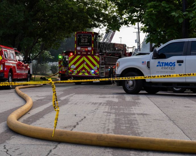 at-least-three-dead-after-fire-destroys-dallas-apartment-complex