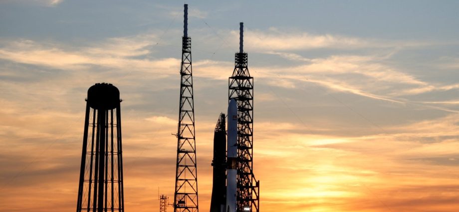 blue-origin’s-new-glenn-rocket-explodes-on-launchpad