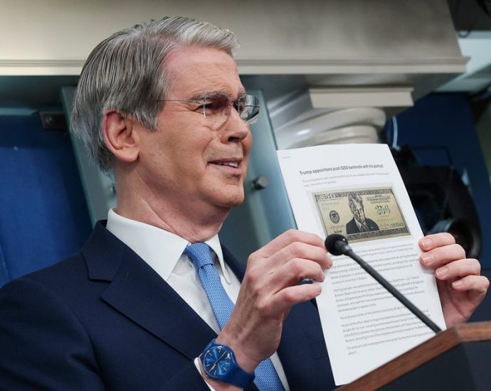 the-traitor’s-proposed-$250-bill-brutally-ridiculed-as-authoritarian-excess