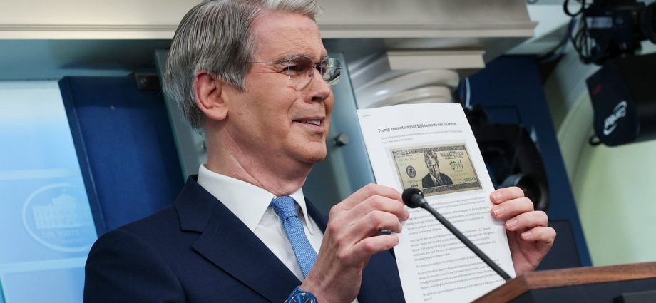 the-traitor’s-proposed-$250-bill-brutally-ridiculed-as-authoritarian-excess