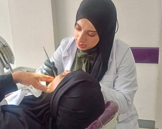 gaza-parents-brave-dental-dilemma:-costly-treatment-or-food-on-the-table?