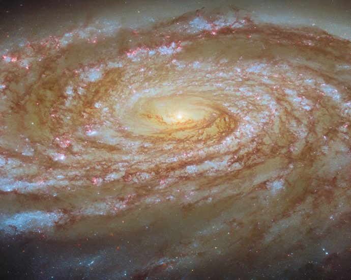 hubble-captures-m88-on-journey-to-center-of-virgo-cluster