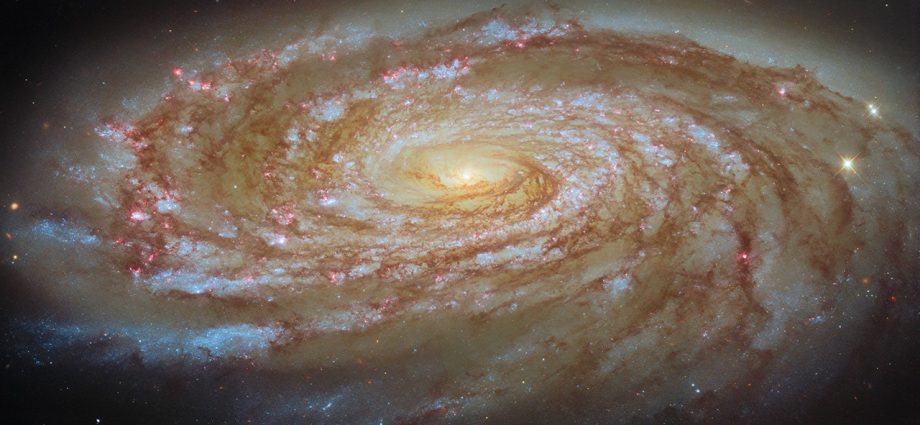 hubble-captures-m88-on-journey-to-center-of-virgo-cluster