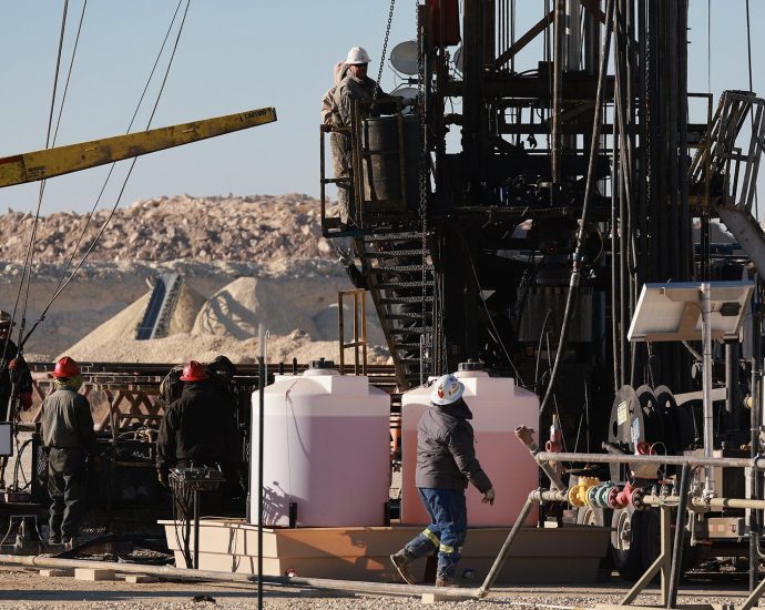us-oil-companies-are-drilling-more.-for-drivers,-gas-price-relief-remains-elusive