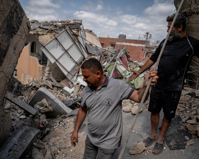 five-killed-in-lebanon-as-israeli-forces-advance-across-key-litani-river