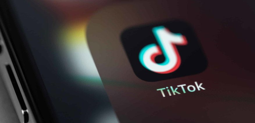 tiktok:-the-climate-denying-social-media-app