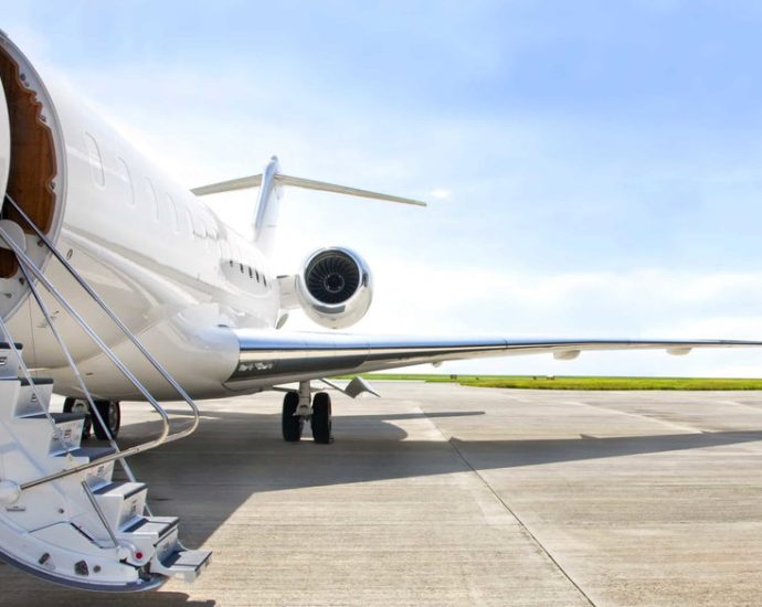 lawmakers-press-to-eliminate-private-jet-travel-subsidies