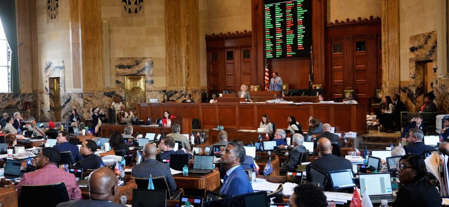 louisiana-lawmakers-pass-congressional-map-favouring-republicans