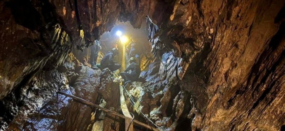 first-survivor-rescued-from-flooded-cave-in-laos