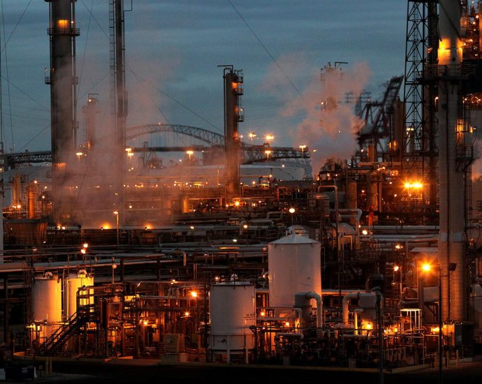 after-heated-debate,-california-updates-key-climate-limit.-critics-say-it’s-a-retreat