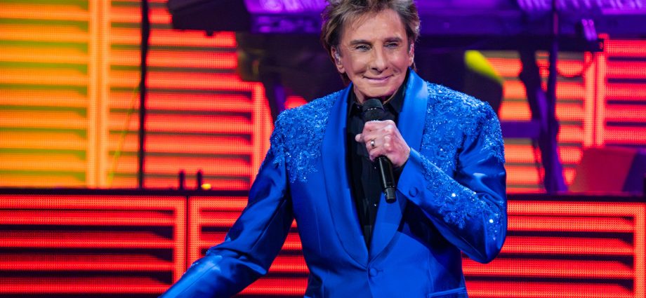 barry-manilow-says-coming-out-in-the-’70s-‘would-have-killed’-his-career