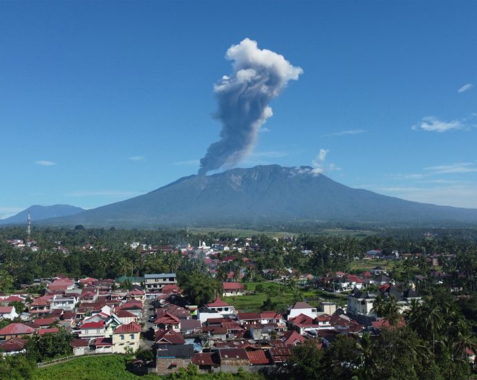 indonesia’s-mount-merapi-volcano-erupts,-spewing-ash-into-the-sky