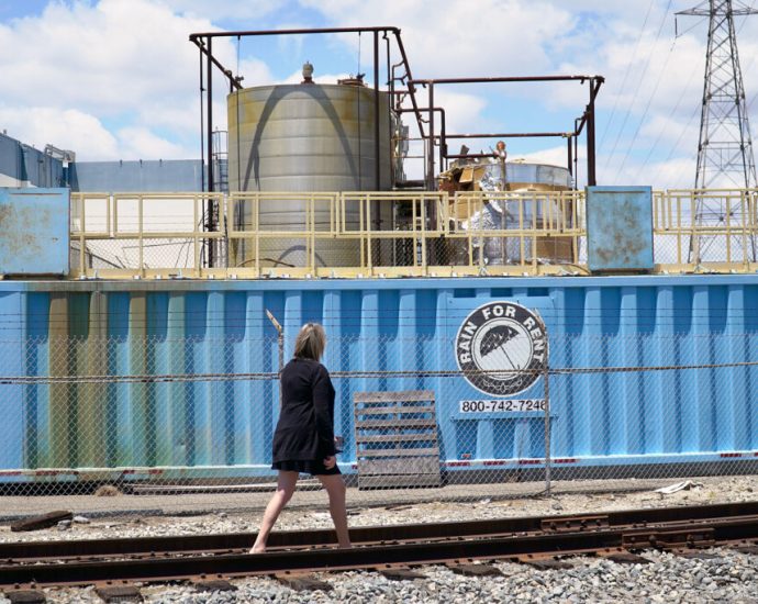 air-monitors-used-in-california-tank-crisis-were-inadequate-in-the-past,-leaving-returning-residents-uneasy