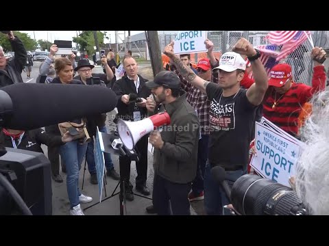 rival-demonstrators-protest-outside-immigration-detention-center-in-newark