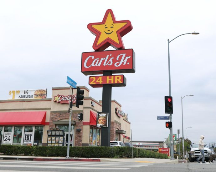 struggling-carls-jr.-franchisee-plans-to-close-10-and-sell-49-california-locations