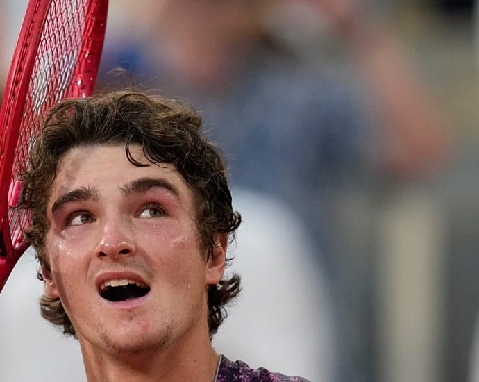 joao-fonseca-knocks-out-djokovic-in-roland-garros-third-round