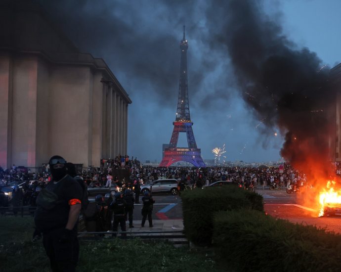 france-arrests-hundreds-of-rioters-nationwide-as-psg-win-champions-league