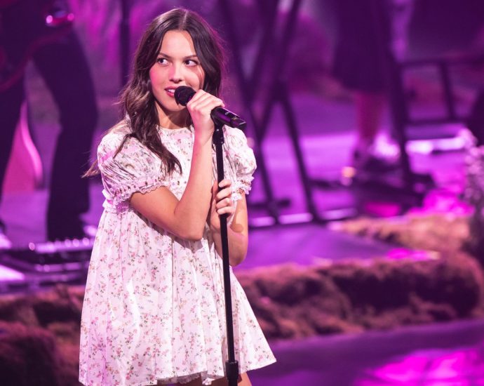 olivia-rodrigo-says-babydoll-dress-critics-‘normalise-pedophilia-in-our-culture’