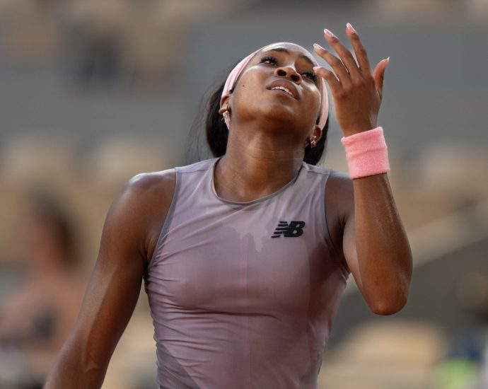 holder-gauff-beaten-by-potapova;-sabalenka-solid-at-french-open