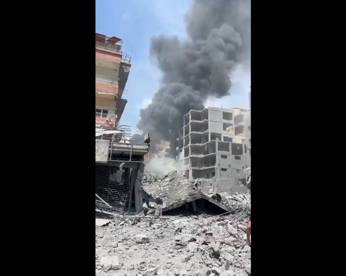 israeli-airstrikes-devastate-lebanon’s-tyre
