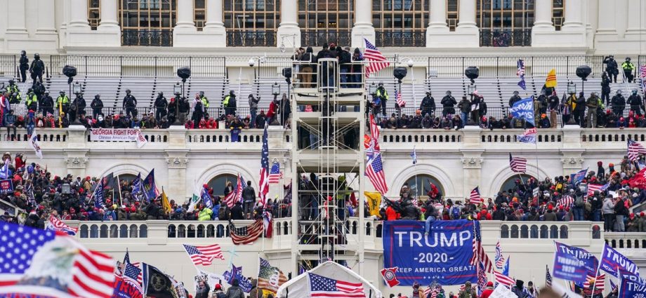 capitol-rioters-clamor-for-payouts-from-the-traitor’s-new-‘anti-weaponization’-fund-despite-backlash