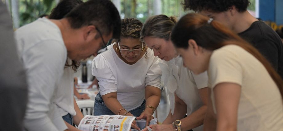 tense-election-night-in-colombia-as-country-heads-to-presidential-runoff