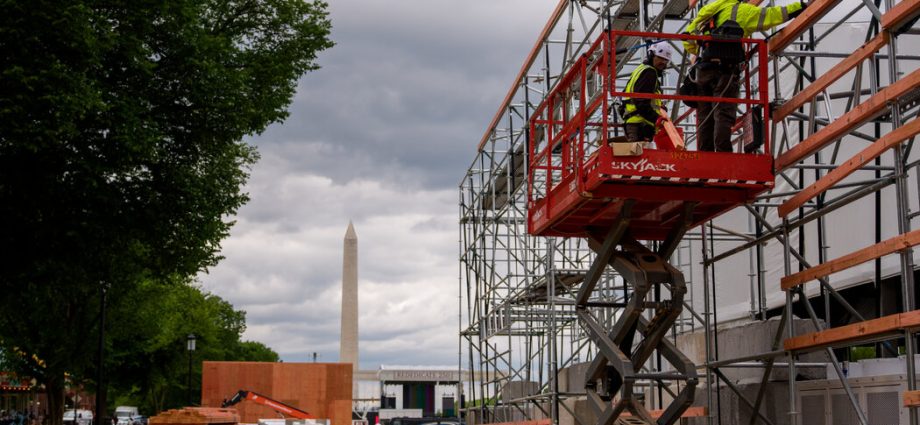 diesel-fuel-spilled-on-national-mall-during-250th-event-setup