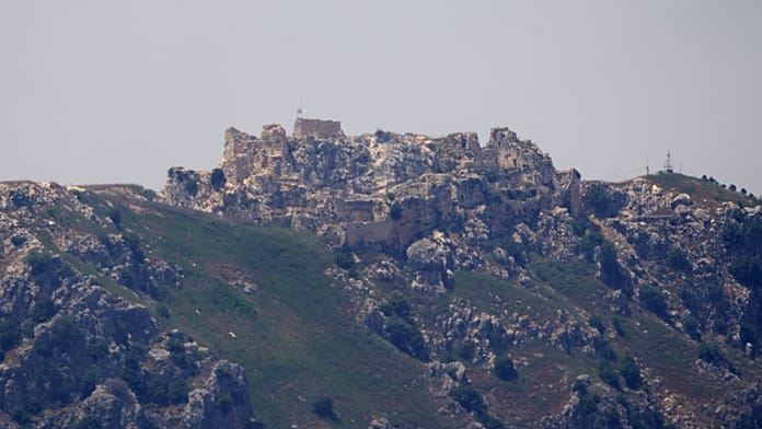 israeli-flag-raised-over-beaufort-castle-in-southern-lebanon