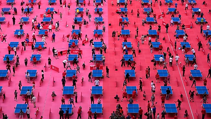 watch:-7,000-players-compete-at-giant-table-tennis-festival-in-moscow