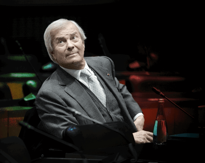 the-power-and-impotence-of-vincent-bollore