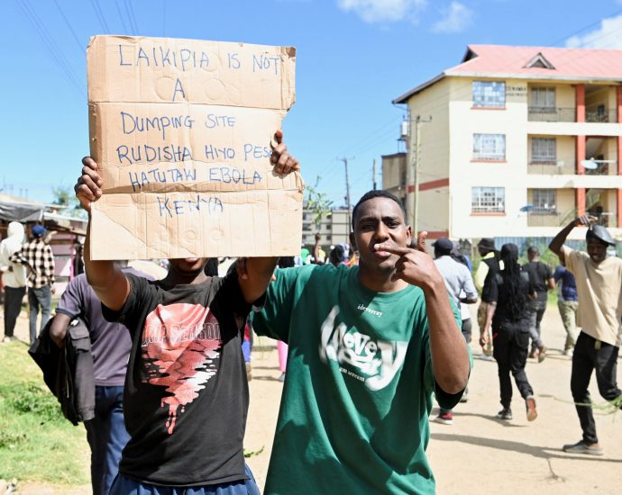 kenyans-protest-ebola-quarantine-centre-for-us-citizens
