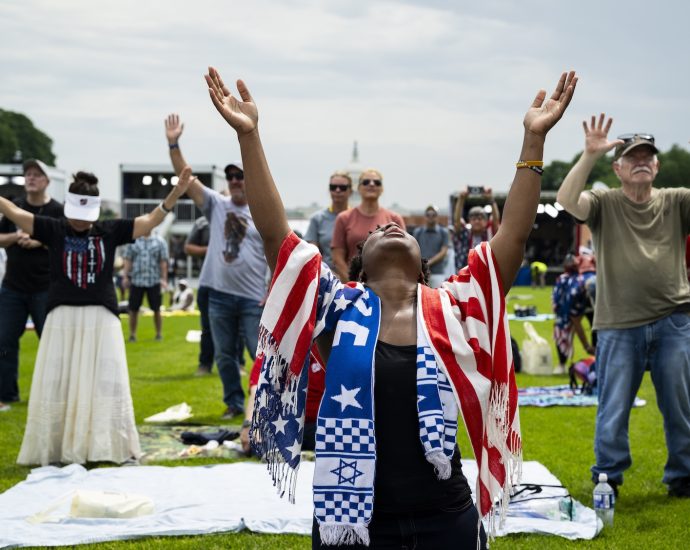 right-wing-christians-want-to-exclude-people-like-me-—-i’d-rather-reach-out
