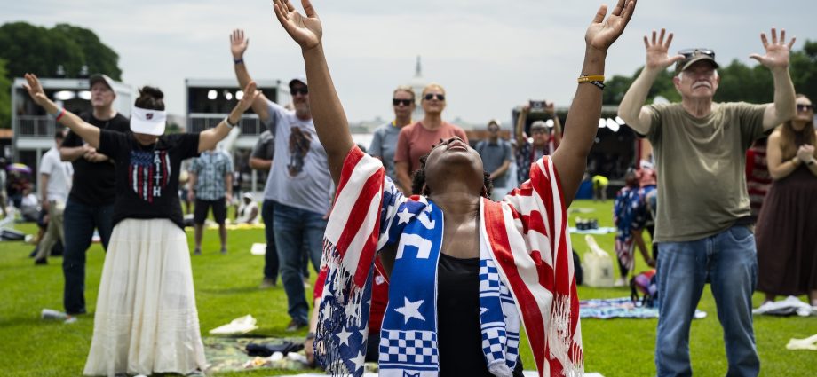 right-wing-christians-want-to-exclude-people-like-me-—-i’d-rather-reach-out