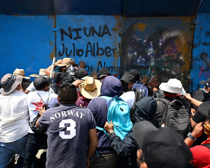 mexican-protesters-clash-with-police-ahead-of-the-2026-world-cup