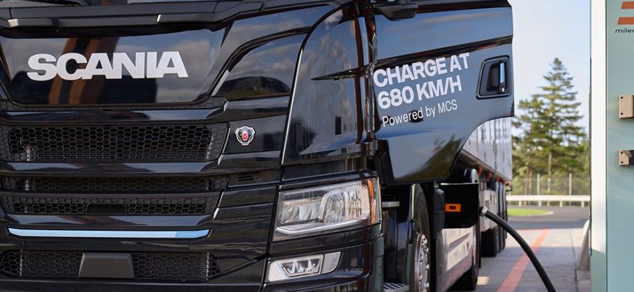 scania-demonstrates-vehicle-to-grid-through-megawatt-charging-system-for-heavy-electric-vehicles