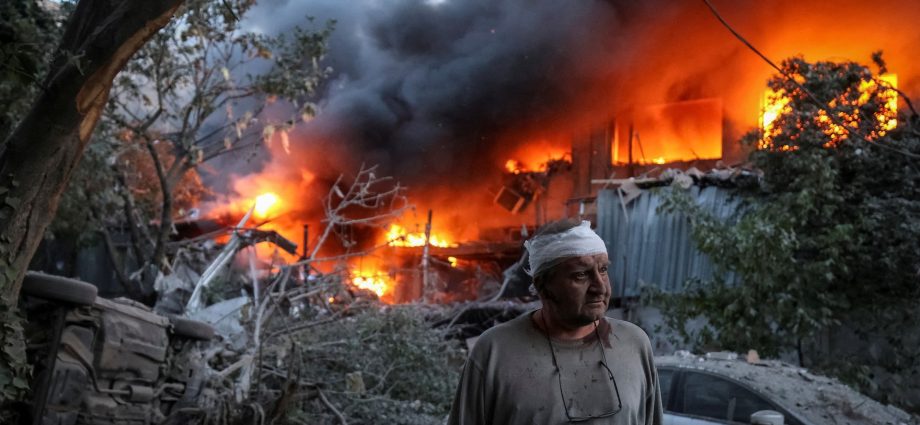 ukraine-calls-on-allies-for-more-arms-after-russia-launches-‘massive’-attack