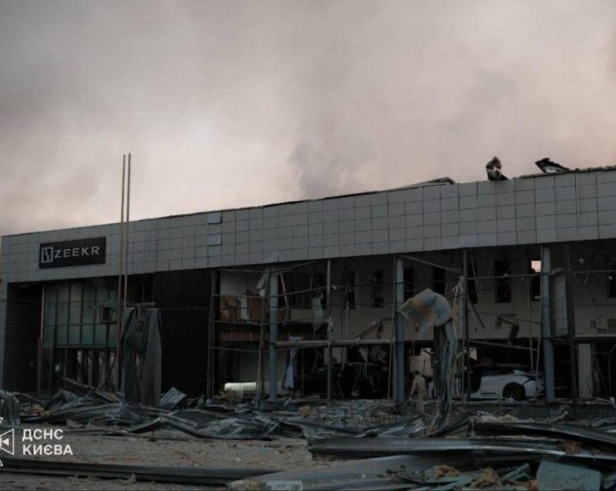 russian-strike-damages-chinese-zeekr-dealership-in-kyiv,-while-chinese-components-have-been-documented-in-russian-weapons