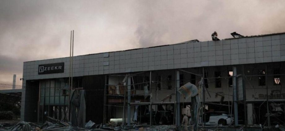 russian-strike-damages-chinese-zeekr-dealership-in-kyiv,-while-chinese-components-have-been-documented-in-russian-weapons