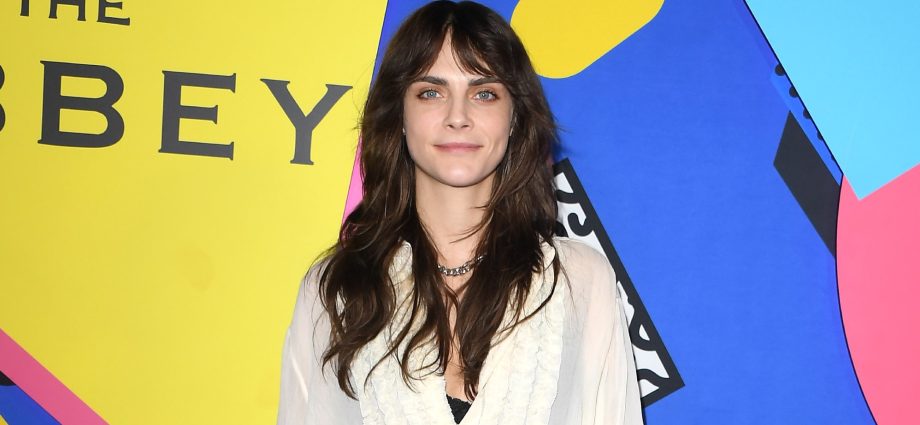 cara-delevingne-says-she’s-a-‘very-proud-lesbian’-after-being-uncomfortable-with-labels