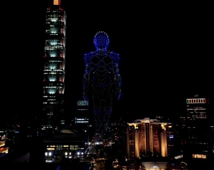 drones-light-up-taipei’s-night-sky-for-computex-trade-show