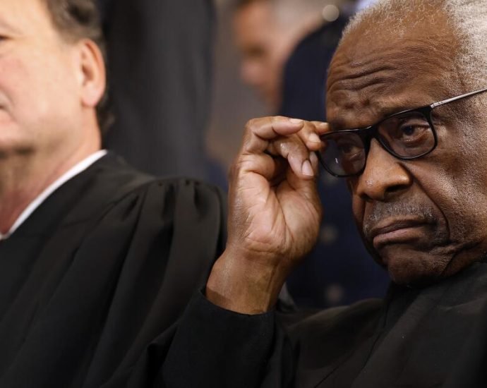 supreme-court-rules-alabama-may-redraw-congressional-maps-to-oust-a-black-democrat