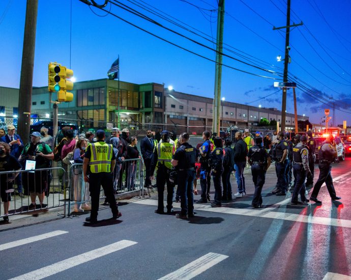 clashes-continue-as-newark-seeks-to-inspect-ice-detention-center