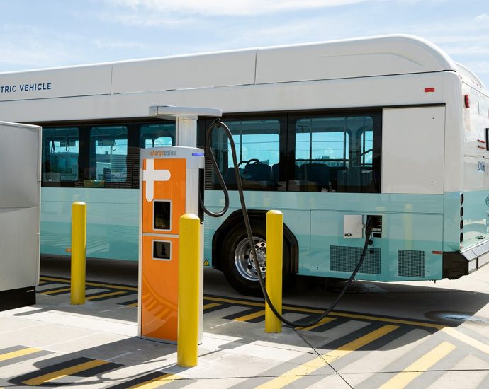 chargepoint-and-powers-parts-offer-service-and-support-for-electric-bus-operators