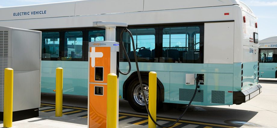 chargepoint-and-powers-parts-offer-service-and-support-for-electric-bus-operators