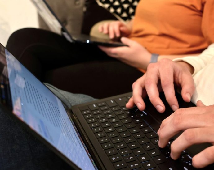 young-and-unemployed?-remote-work,-not-ai,-may-be-the-problem,-study-finds