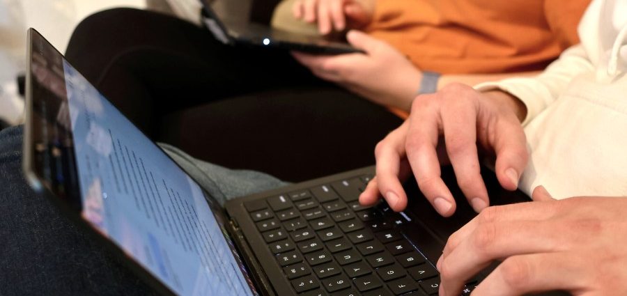 young-and-unemployed?-remote-work,-not-ai,-may-be-the-problem,-study-finds