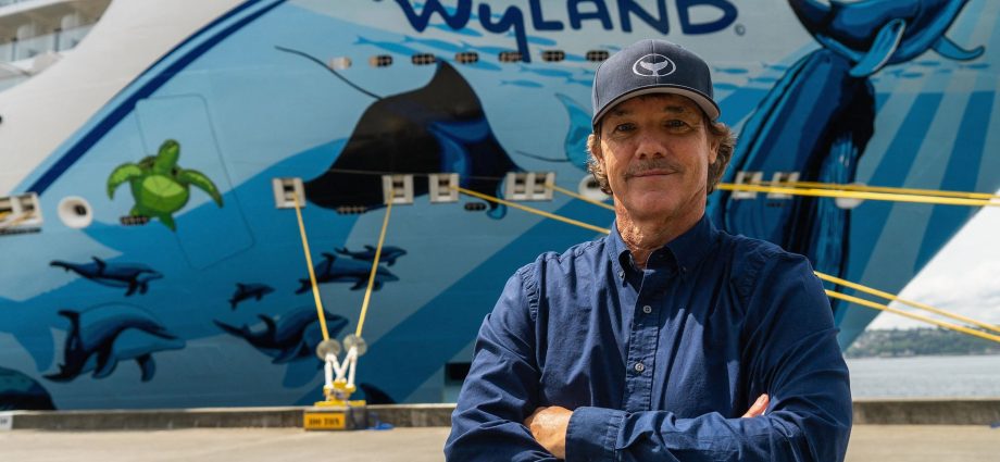 us-artist-sues-fifa-over-destruction-of-dallas-whale-mural-for-world-cup