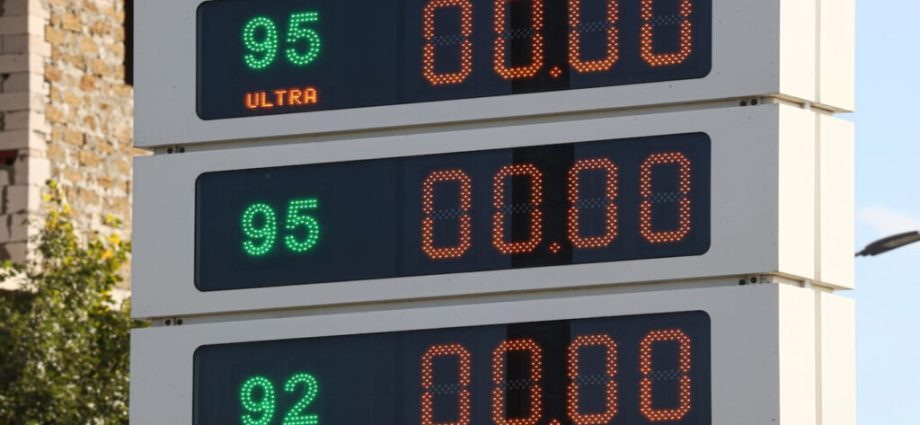 russia’s-gasoline-crisis-spreads-to-st.-petersburg,-belgorod,-kursk,-and-occupied-luhansk-—-40%-of-refining-capacity-is-offline-after-ukrainian-strikes